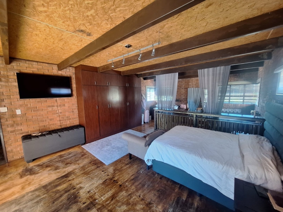 4 Bedroom Property for Sale in Pellissier Free State